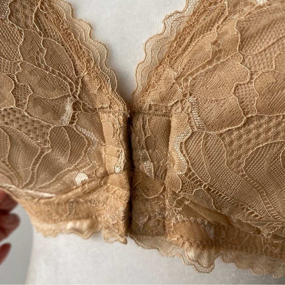 Lucy Breeze Lacey Bra - Beige 38B - Picture 3 of 16
